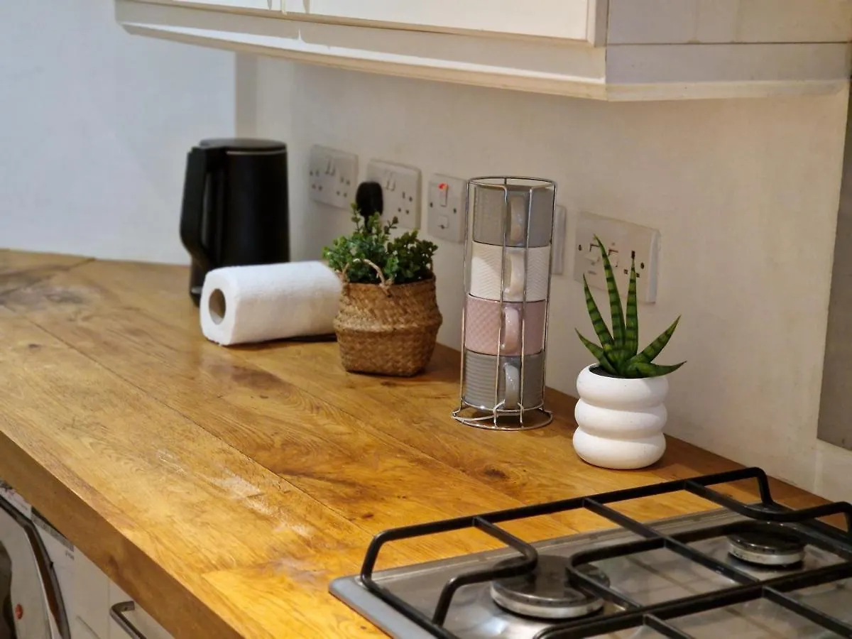 Lovely 1-Bed Apartment In London