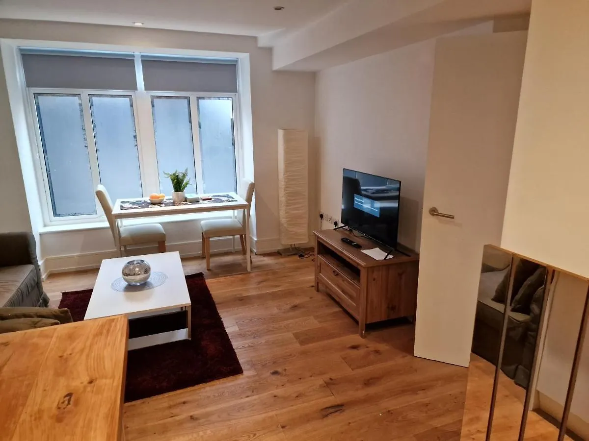 Lovely 1-Bed Apartment In London