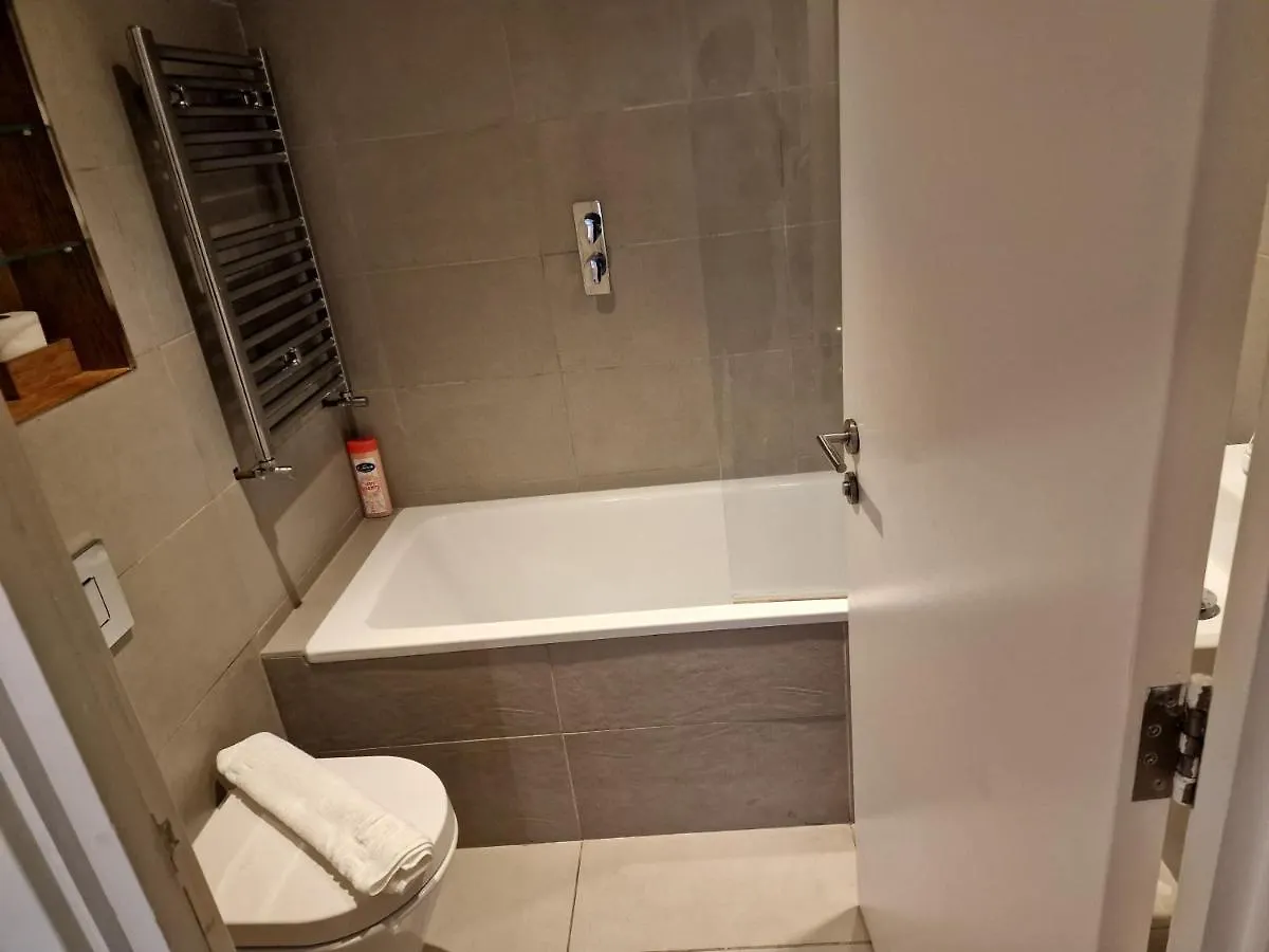 Lovely 1-Bed Apartment In London 0*,  United Kingdom